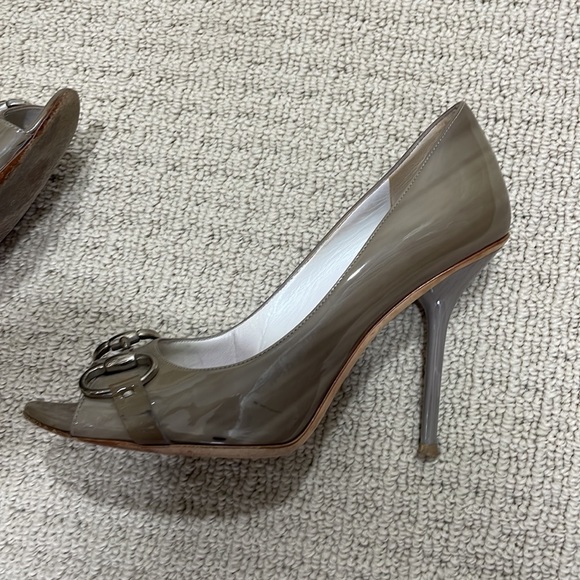 Gucci gray patent leather heels size 7 - Picture 4 of 9